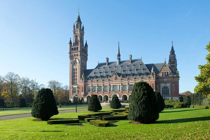 90 minutes Self Guided Walking Tour with puzzles in Den Haag - Starting at Het Plein and the Binnenhof
