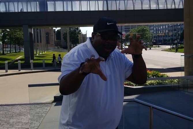 Adventurous Scavenger Hunt in Chicago by Zombie Scavengers - Starting at Congress Plaza Garden