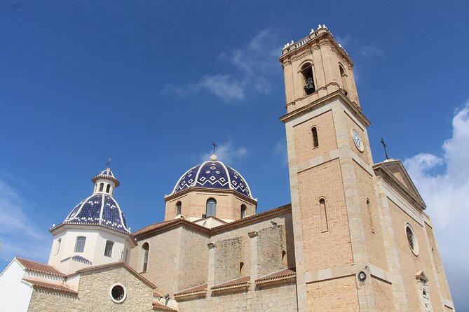 Alicante Secret Society Exploration Game and Tour - Sixteen Riddles, Chapters, and Helpful Hints