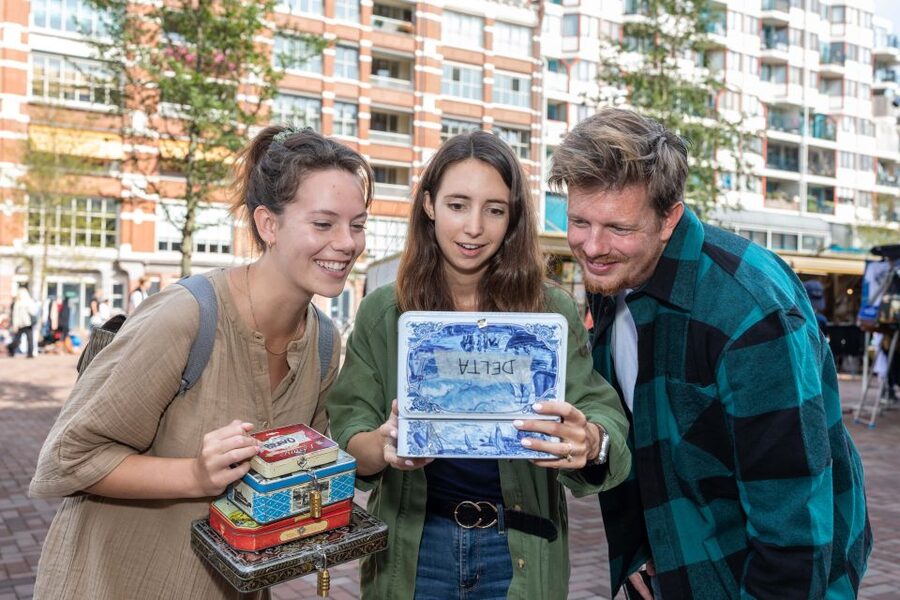 Amsterdam: "Operation 45 " Treasure Hunt Walking Tour - Key points at a glance