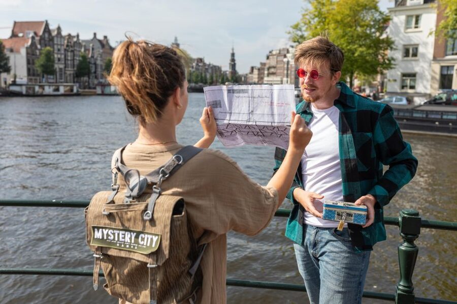 Amsterdam: "Operation 45 " Treasure Hunt Walking Tour - Five stops through the old Jewish District