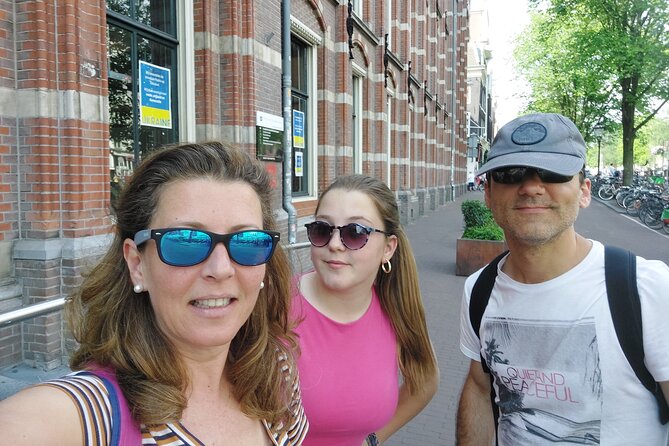Amsterdam Red Light District Treasure: Self-Guided Tour & Quest - Entering De Wallen With the Right Attitude