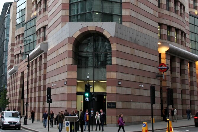 An Epic Scavenger Hunt: The Magnificent City of London - Starting at Saint Paul’s Churchyard