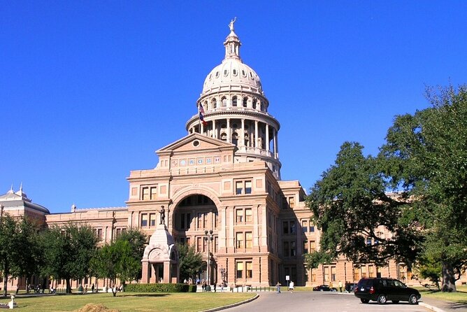 An Exciting Scavenger Hunt: Austin Capitol Sights & Downtown Gems - Paramount Theatre and Austin’s Moonlight Towers