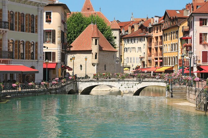 Annecy Scavenger Hunt and Highlights Self Guided Audio Tour - Jardins de l’Europe and the lakefront path
