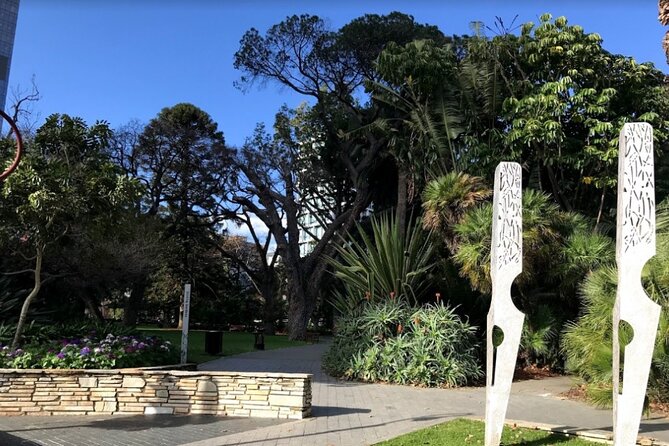 Astonishing Scavenger Hunt: Perched On A Swan - Stirling Gardens to Yagan Square