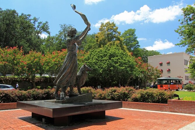 Astounding Scavenger Hunt: Historic Savannah Adventure - The Pirate’s House and Savannah stories
