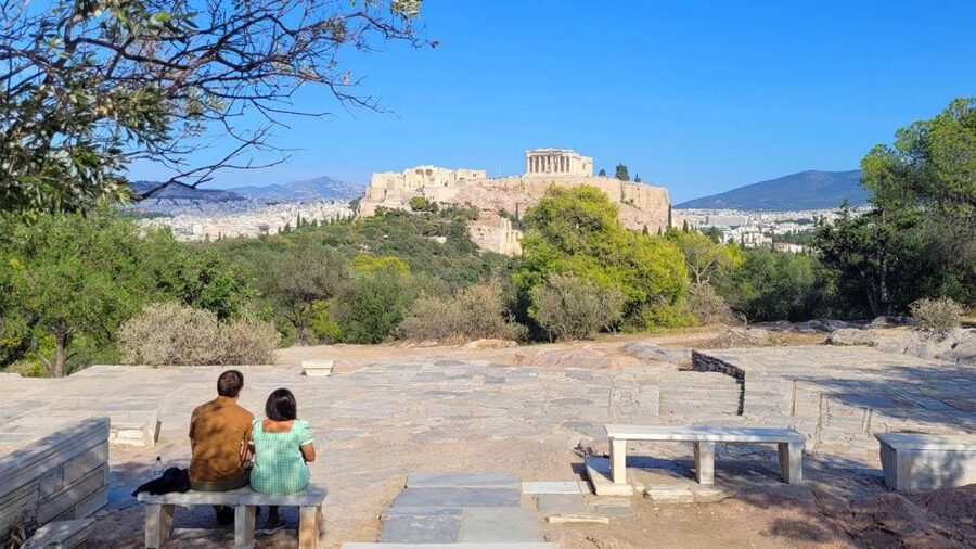 Athens Hills: Mythology Treasure Hunt - Solving riddles as a group