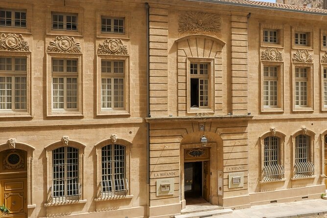 Avignon Scavenger Hunt and Sights Self-Guided Tour - What the high rating tells you