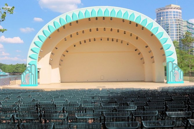 Awesome Scavenger Hunt: Lake Eola's Art Scene & Scenery - City Hall starts the hunt