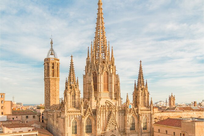 Barcelona Gothic Quarter Scavenger Hunt and City Highlights Walking Tour - Plaça de Sant Jaume and Barcelona’s civic center