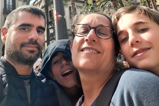 Barcelona Gothic Quarter Scavenger Hunt and City Highlights Walking Tour - Plaza del Pi and a quieter change of pace