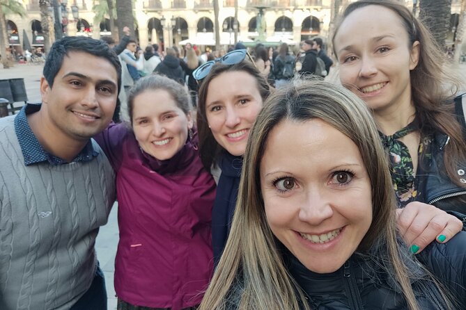 Barcelona Gothic Quarter Scavenger Hunt and City Highlights Walking Tour - Carrer Petritxol and the pleasure of a narrow street