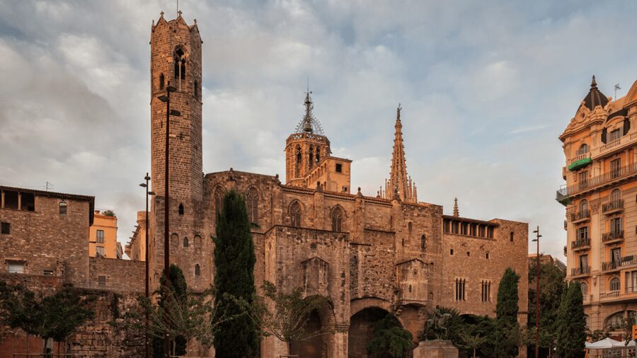 Barcelona: The Search for the Snake Stone City Treasure Hunt - Pla de la Seu brings the story to Barcelona Cathedral