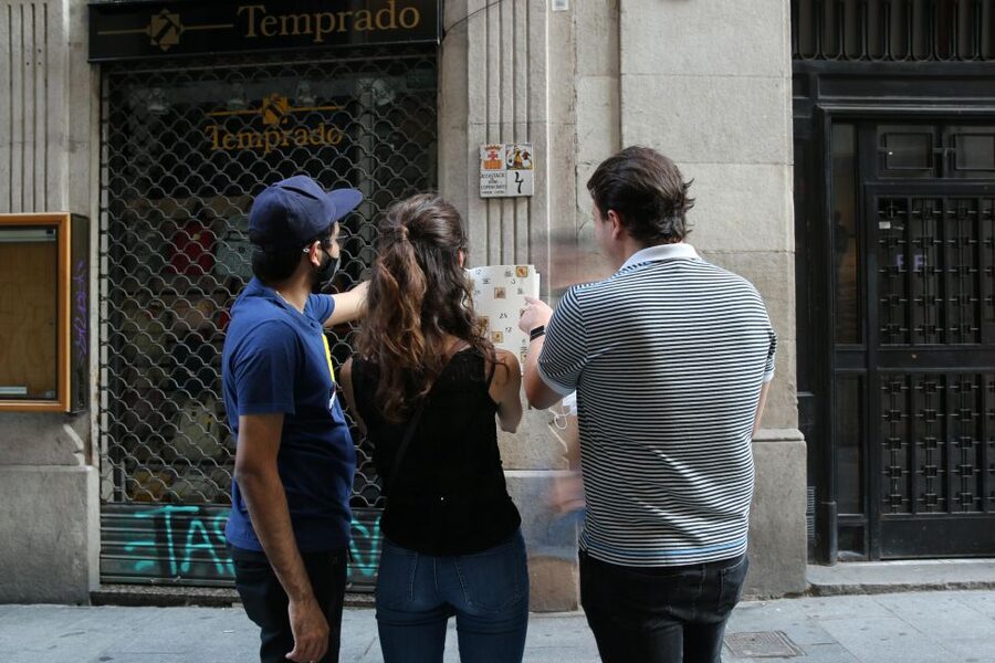 Barcelona: The Search for the Snake Stone City Treasure Hunt - Plaça de Sant Miquel closes the chase