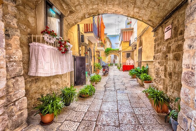 Bari Scavenger Hunt and Highlights Self Guided Audio Tour - Piazza Mercantile and the old town’s everyday life