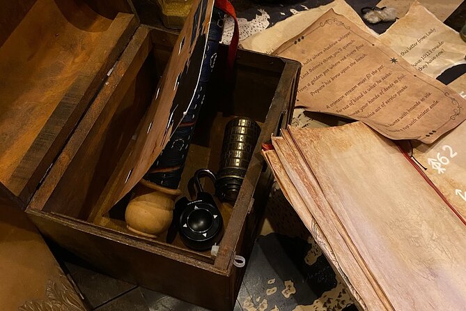 Bastards Game of Thrones Escape Room Belfast - Entering the themed room and starting the clock