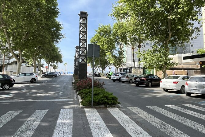 Benidorm Old Town and Beaches Tour and Exploration Game - Timing, breaks, and practical comfort