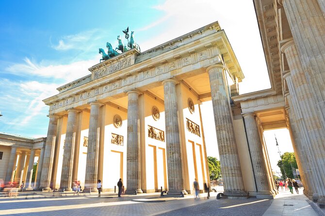 Berlin Highlights Self guided scavenger hunt and Walking Tour - Solving the first clues with your group