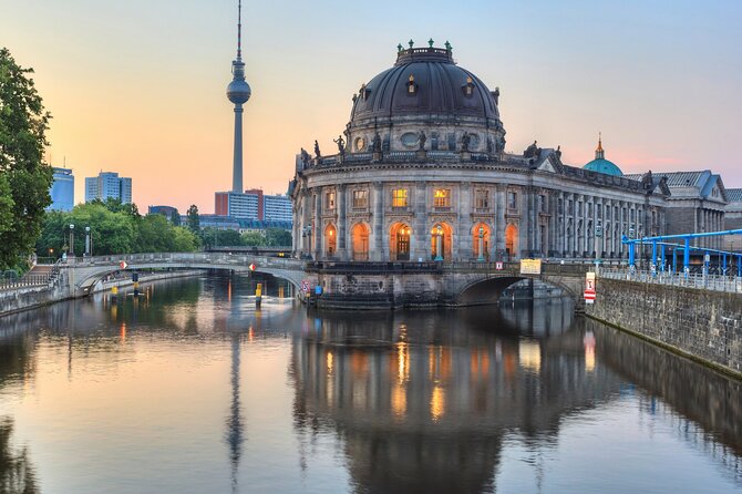 Berlin Highlights Self guided scavenger hunt and Walking Tour - What the app adds to the sightseeing