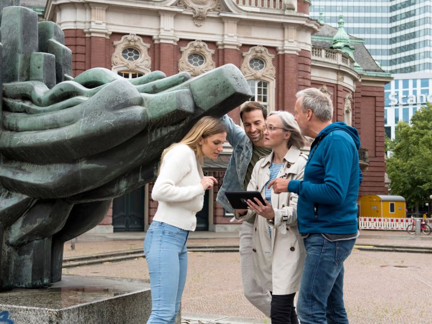 Berlin: Outdoor Escape Game Mitte - Reading Berlin through clues and buildings