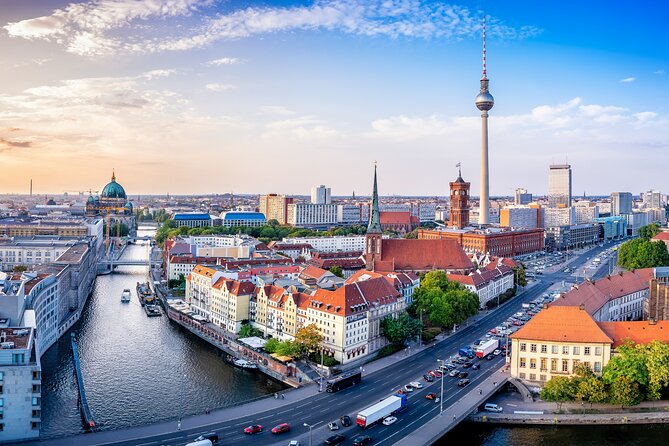 Berlin Scavenger Hunt and Highlights Self-Guided Tour - Six language options help mixed groups