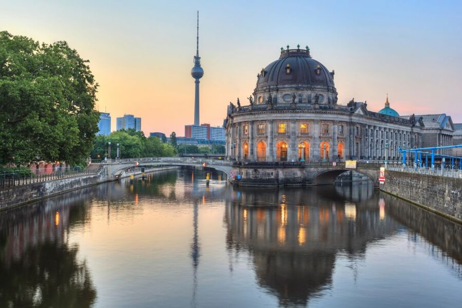 Berlin: Scavenger Hunt Self-Guided Tour - Potsdamer Platz and Checkpoint Charlie
