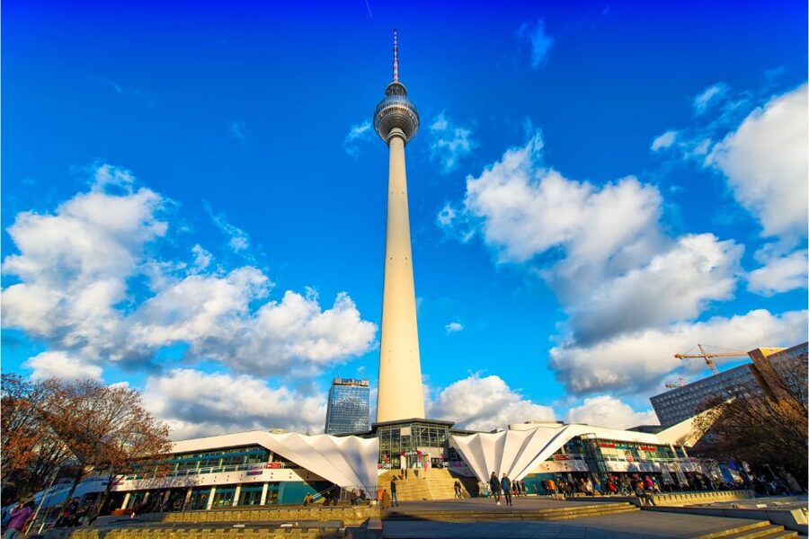Berlin: Self-Guided Family and School Class Scavenger Hunt - Berlin Cathedral and Museum Island