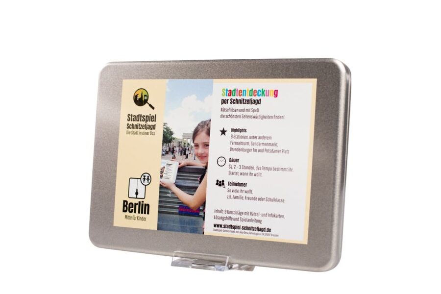 Berlin: Self-Guided Family and School Class Scavenger Hunt - Brandenburg Gate at Pariser Platz