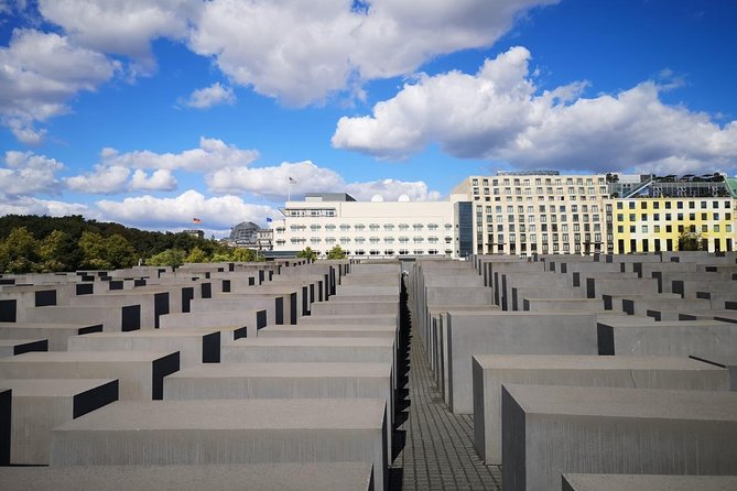 Berlin stories - an exciting scavenger hunt tour - Checkpoint Charlie and the limits of a quick stop