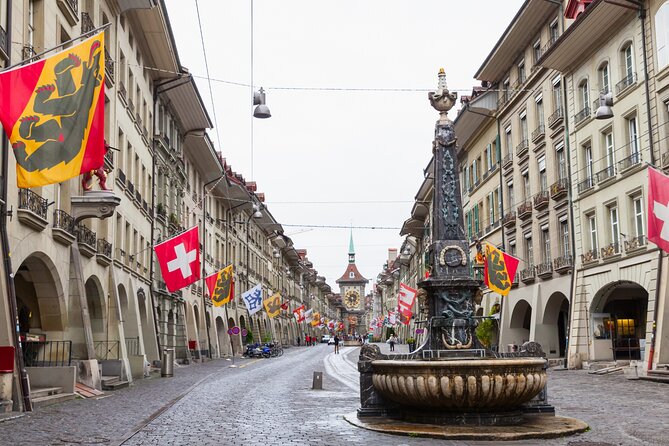 Bern Scavenger Hunt and Highlights Self Guided Audio Tour - Rathaus Bern and Bern Cathedral