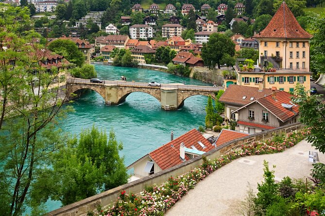 Bern Scavenger Hunt and Highlights Self Guided Audio Tour - Parliament Building and Kafigturm