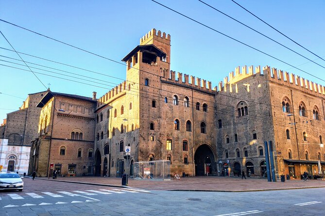 Bologna Murder Mystery: Self-Guided City Quest - Neptune, Piazza Maggiore, and the city center