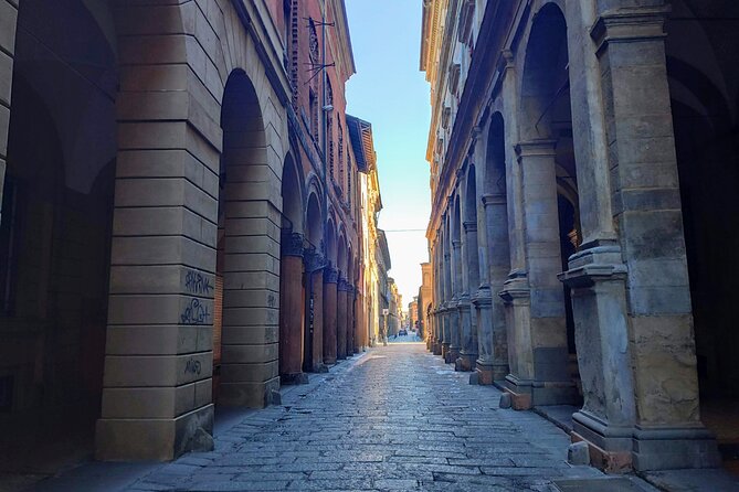 Bologna Murder Mystery: Self-Guided City Quest - San Petronio and Bologna’s unfinished facade