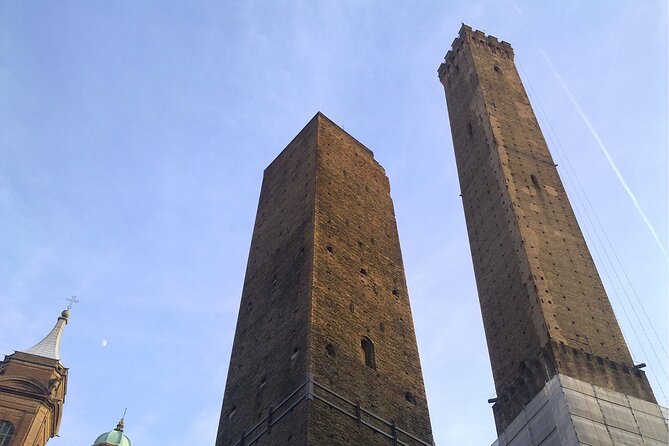 Bologna Scavenger Hunt and Highlights Self Guided Audio Tour - Key points before you start