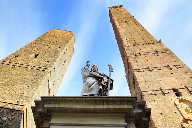 Bologna Scavenger Hunt and Highlights Self Guided Audio Tour - What the app adds to the walk