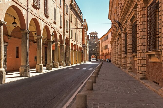 Bologna Secrets Quest: Self-Guided Hidden Gems Adventure - Piazza Santo Stefano and the Isolani connection