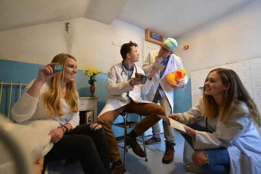 Bonn: Escape Room Games - Crime Scene: finding Annemarie’s murder weapon