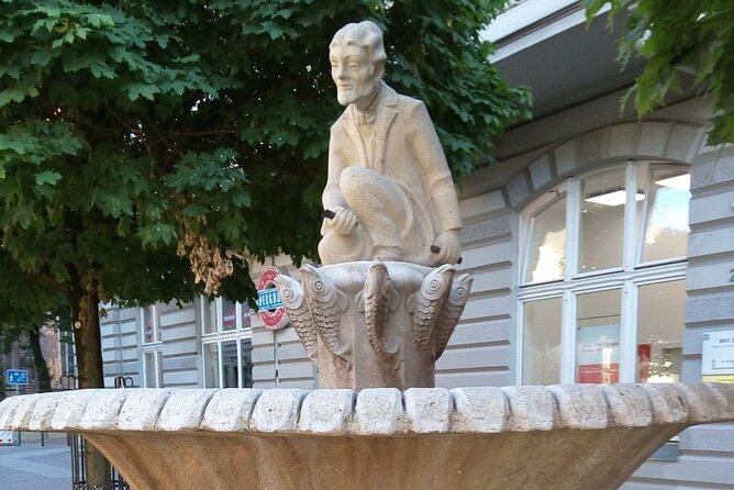 Brandenburg Scavenger Hunt and Sights Self-Guided Tour - Photo tasks that keep families moving