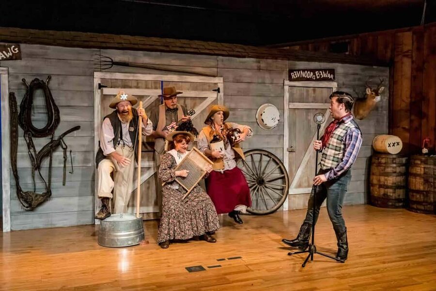Branson: Whodunnit Hoedown Murder Mystery Dinner Show - Key points to know before booking