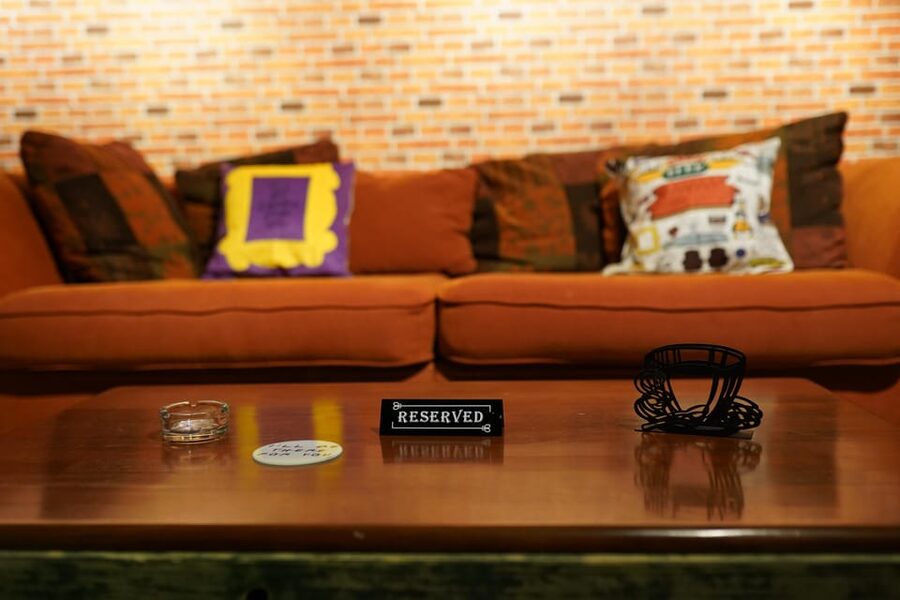 Budapest: 90s Sitcom Escape Room Adventure with Drinks - Is $31 per person good value?