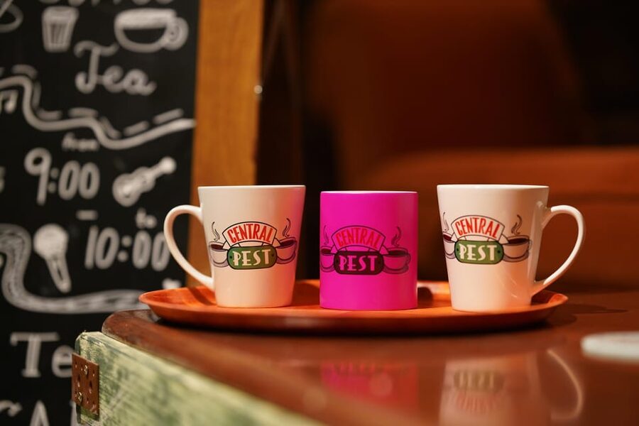 Budapest: 90s Sitcom Escape Room Adventure with Drinks - Tips for solving the rooms without panic
