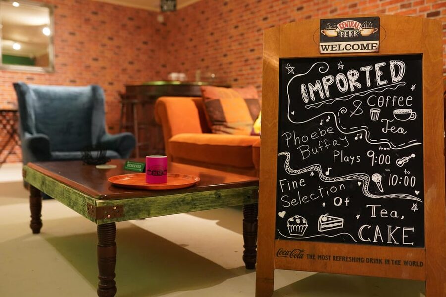 Budapest: 90s Sitcom Escape Room Adventure with Drinks - Monica’s kitchen starts the puzzle hunt