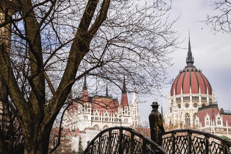 Budapest: Assist the Authorities Outdoor Escape Room Game - Starting beside St. Stephen’s Basilica