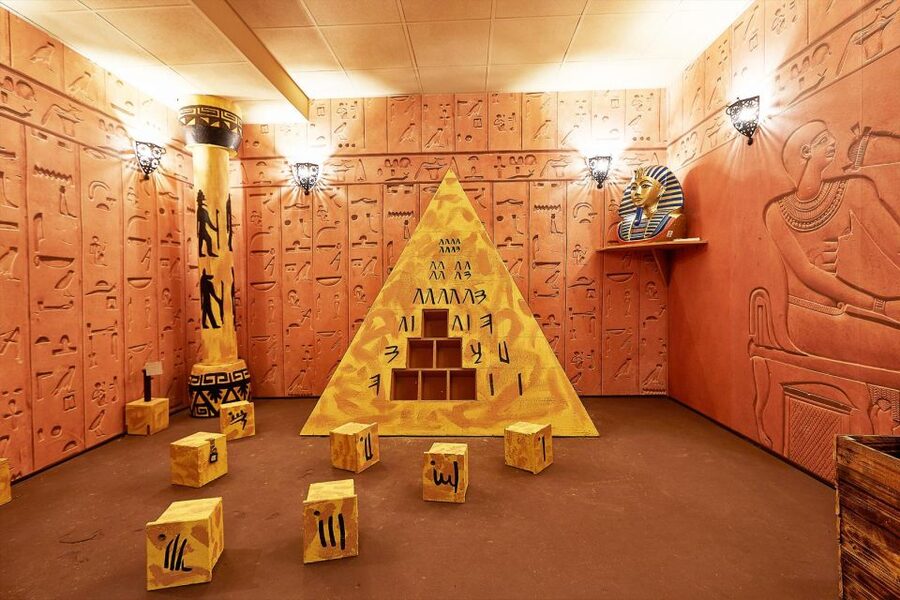 Budapest: Escape Room game - Egyptian Adventure - Following the bazaar clues before the tomb