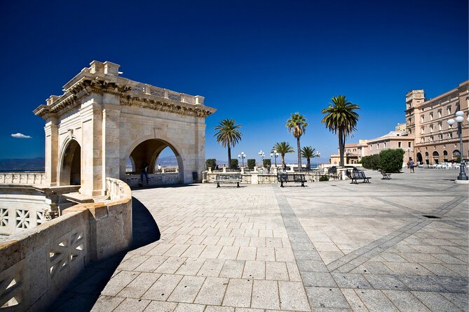 Cagliari Scavenger Hunt and Highlights Self Guided Audio Tour - Piazza Yenne and choosing where to finish