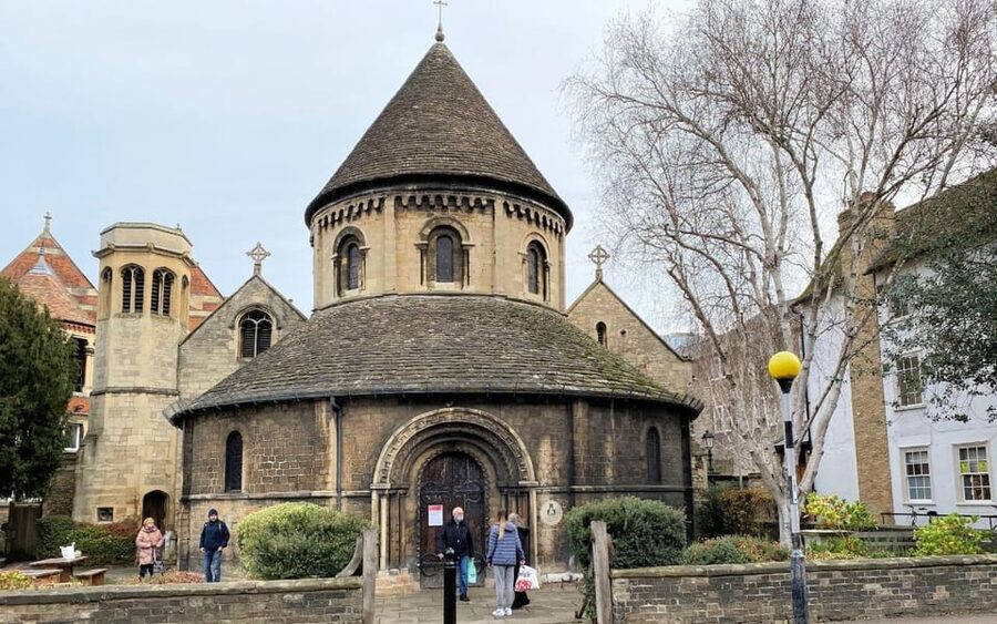 Cambridge: City Walking Tour & Exploration Game - Families, teenagers, and team outings