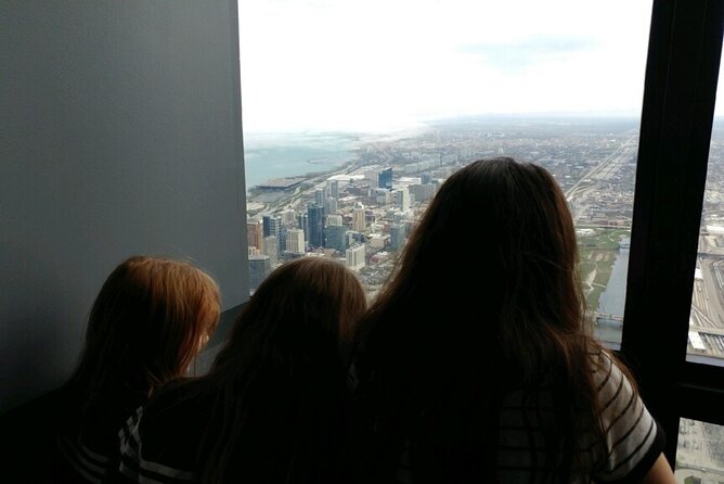 Chicago Scavenger Hunt Adventure - Macy’s on State Street adds architecture and urban clues