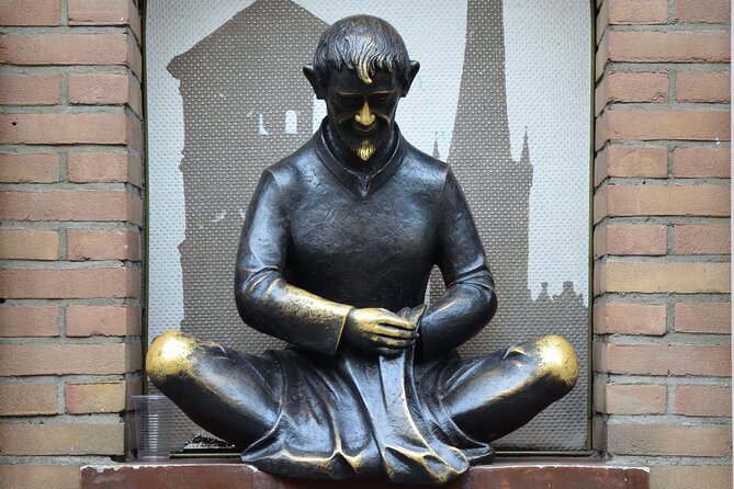 City game scavenger hunt Düsseldorf - independent city tour I discovery tour - What $46.27 means for your group