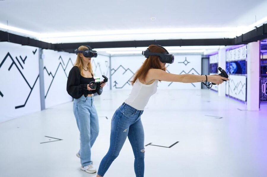 Cologne: Virtual escape game adventure at 7th Space - Choosing between escape games, party games, and action